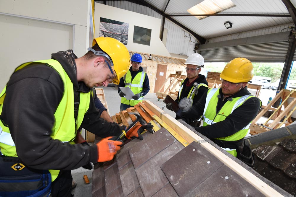 Experienced workers undertaking RoofCERT assessment