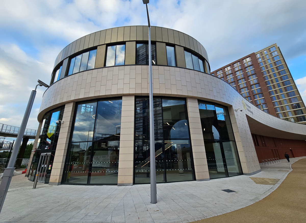 Rainscreen Façades: Longworth Building Services Ltd | Stockport Interchange
